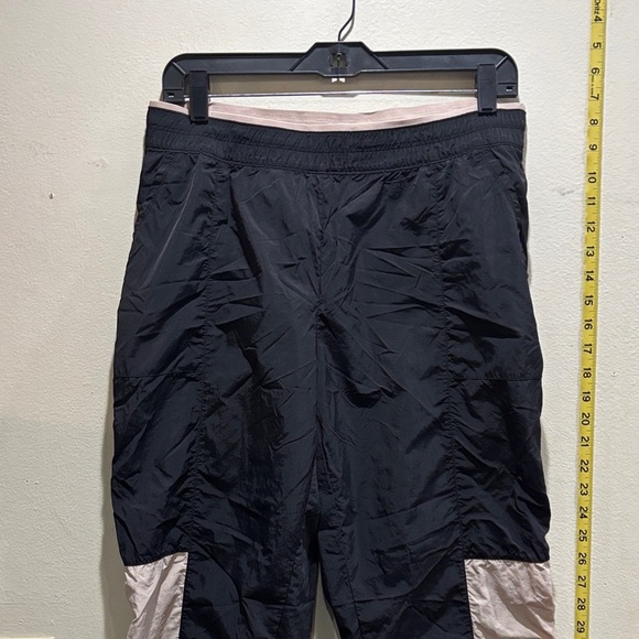 Reebok Women's Athletic windbreaker pants in Black and Tan - Picture 1 of 5